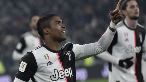 Douglas Costa tuvo un gran gesto.