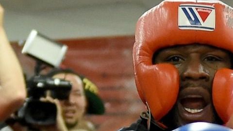 Floyd Mayweather está pasando tiempo con su familia ante la difícil situación que hay en el mundo, a causa del coronavirus.