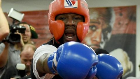 Floyd Mayweather está pasando tiempo con su familia ante la difícil situación que hay en el mundo, a causa del coronavirus.