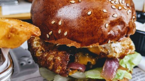 Jakub Kapusnak-hamburguesa-carne-Foddiesfeed
