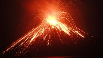 El volcán Krakatoa está muy activo desde hace meses.