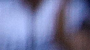 Yasiel Puig reacciona tras batear un hit productor para los Dodgers.