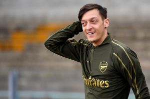 Mesut Özil recibe del Arsenal más de $10 millones de dólares por lealtad