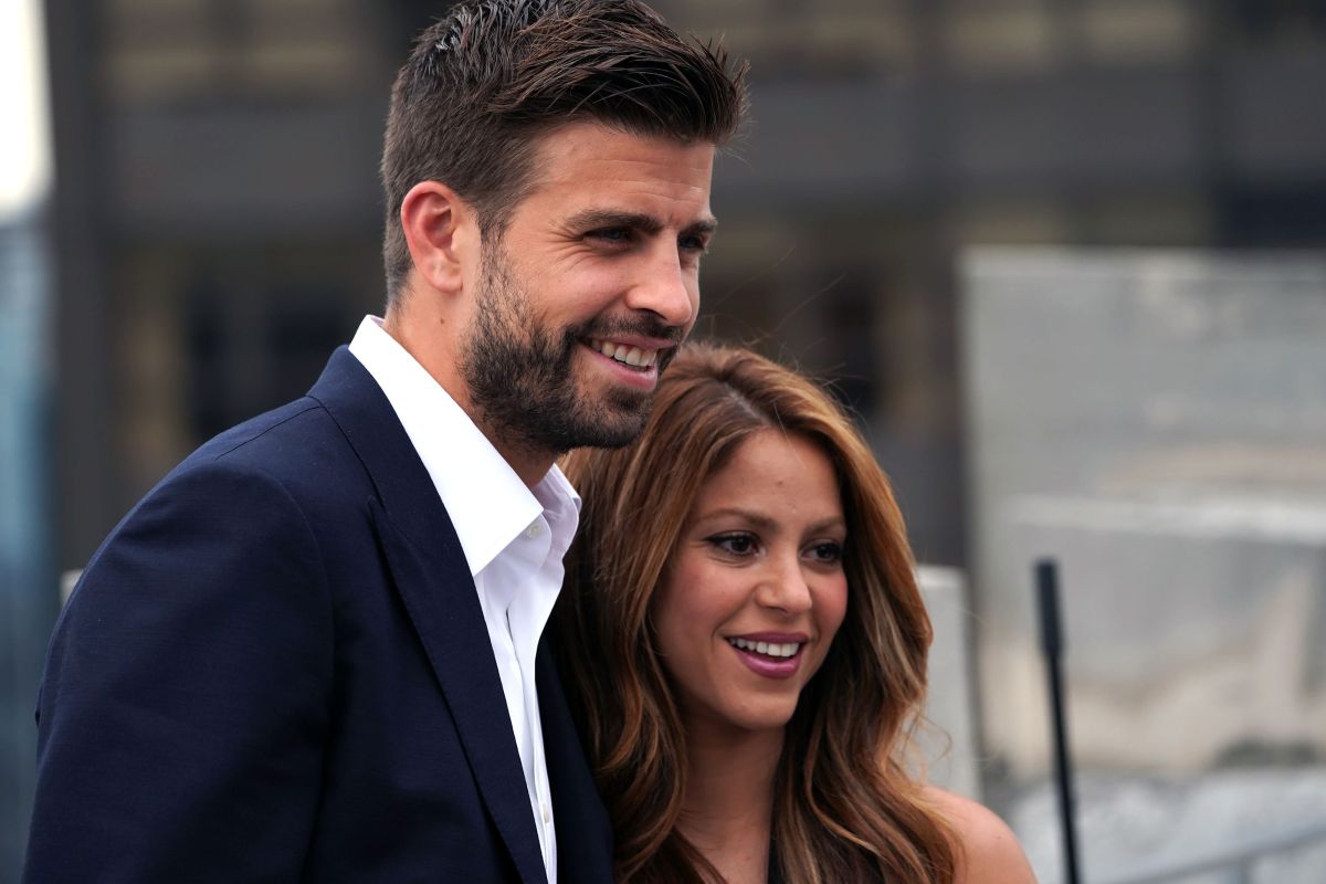 Photographer accuses Gerard Piqué of intimidating him and causing eight men to take away his camera to delete photos of him and Shakira