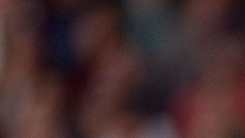 El futbolista verdiblanco regaló 250 cajas con alimentos a gente de escasos recursos en Sao Paulo.