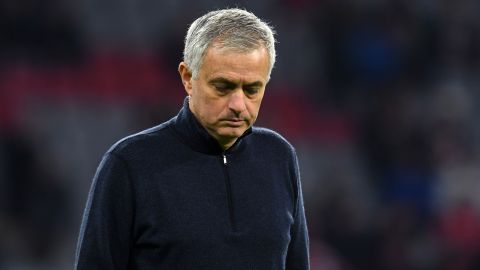 “Mou” habría recibido una llamada de atención del club por la forma de llevar su entrenamiento.