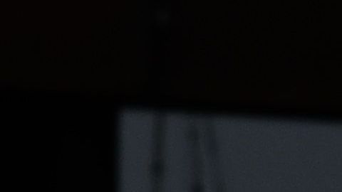 La luna llena junto un antiguo alto horno en Dortmund, Alemania, el 7 de abril de 2020.