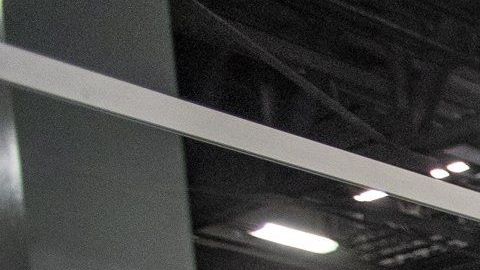 El alcalde de Miami Beach, Dan Gelber, paseó por las instalaciones del Centro de Convenciones donde están montando el hospital de campaña.
