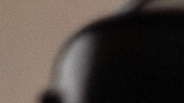 Un especialista de salud totalmente protegido en una sala de atención médica de los Estados Unidos.