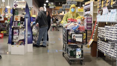 Los especialistas esperan que durante las siguientes semanas las compras de pánico disminuyan.