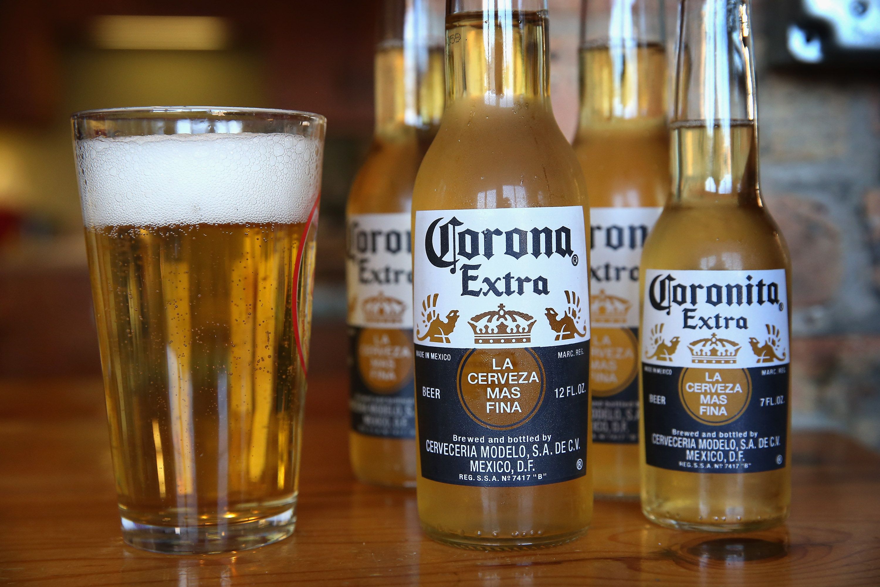 Cervezas Corona y Modelo en Estados Unidos subirán de precio ante