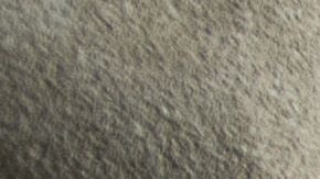 Un hombre entra al edificio del Servicio de Rentas Internas en Washington, DC.