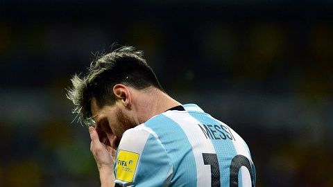 Messi vomitó durante el vuelo a San Juan porque sufrió de mareo.