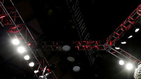 McGregor se convirtió en el primer campeón simultáneo de UFC al ganar el cetro ligero, cuando era monarca pluma.