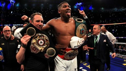 Joshua reconquistó los títulos de la FIB, AMB y OMB en su revancha contra Andy Ruiz, en 2019.