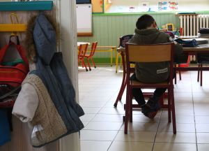 Estudio en Bélgica muestra que niños tienen menos posibilidades de contagiarse de coronavirus en la escuela que en la casa