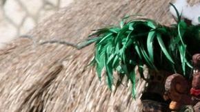 Indígenas mayas realizan una ceremonia en las ruinas mayas del parque Xcaret, en el Caribe mexicano.