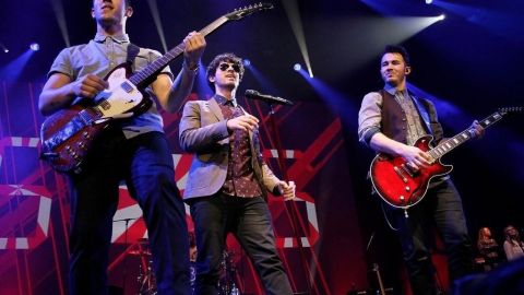 Los cantantes estadounidenses de pop, Jonas Brothers.