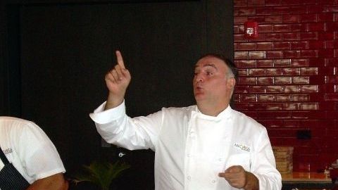 El chef español José Andrés se ha destacado en el mundo empresarial por su cadena de bares y restaurantes en Washington.