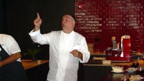 El chef español José Andrés se ha destacado en el mundo empresarial por su cadena de bares y restaurantes en Washington.