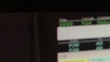 Médicos profesionales atienden de manera remota a pacientes.