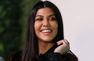 Insólito: Paparazzi capta a Kourtney Kardashian, en lo privado, nadando junto a sus hijos