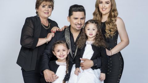 Familia de Larry Hernández.