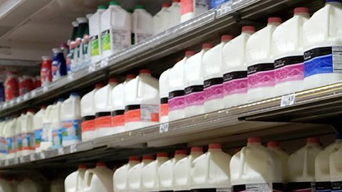 Los supermercados quieren que te pasees por toda la tienda.