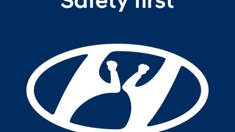 Hyundai ha aprovechado la felxibilidad de su logotipo para promover tanto el distanciamiento, como el correcto lavado de manos en esta época de pandemia.