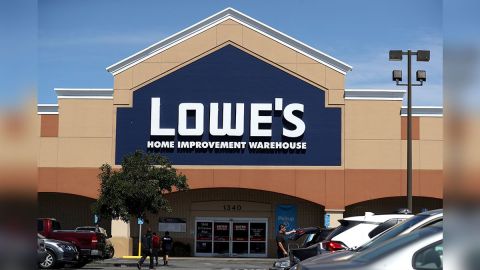 Lowe's mantiene algunas estrategias de descuentos a pesar de la contingencia.