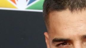 Maluma manotea a fan que se quedó prendado a él en Nueva York.