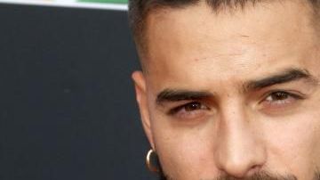 Maluma manotea a fan que se quedó prendado a él en Nueva York.