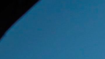 Una estatua de Diego Armando Maradona luce un tapabocas en Buenos Aires.