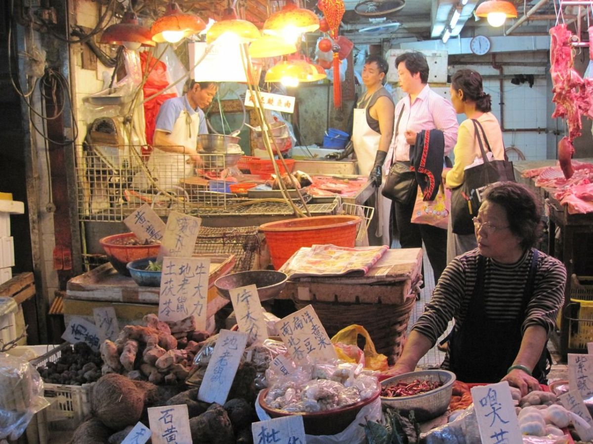 Mercados chinos venden animales salvajes para comer como antes del COVID-19