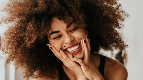 Mujer feliz-@INSTAGUILHERME en Pexels-2