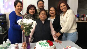 La familia García Hernández, durante la bienvenida de su madre Adalberta Hernández.