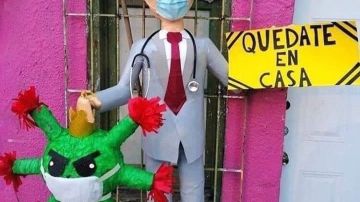 El subsecretario de Prevención y Promoción de la salud de México fue inmortalizado en una piñata.