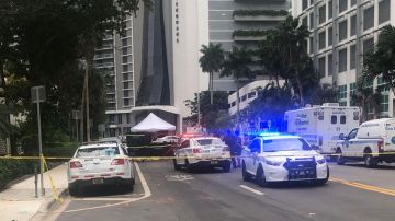 La policía acordonó la zona en el centro financiero de Miami.