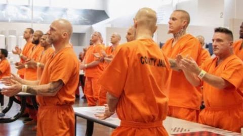 Prisioneros de un centro de reclusión de los Estados Unidos. Foto de archivo.