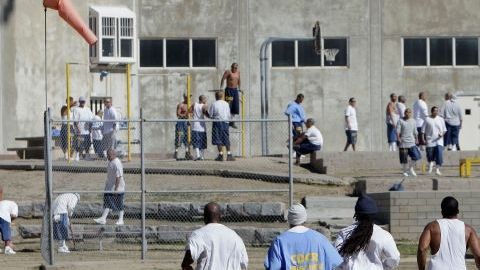 Según el NYT, unos 273 detenidos han arrojado positivo al Covid-19.
