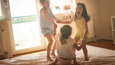 Los niños mayores de 5 años deberían hace 1 hora diaria de actividad física.