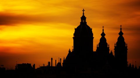 Las iglesias no se salvan de los fantasmas.