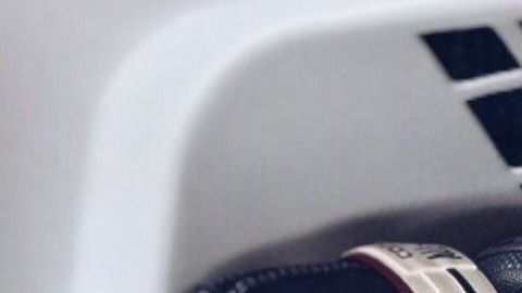 Aunque algunas telas de los zapatos deportivos puedan lavarse en la máquina, aún así puedes dañarlos.