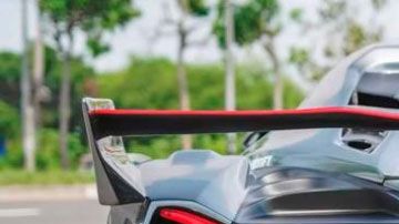 Toyota MR2 convertido en réplica de Lamborghini Veneno Roadster. 
Crédito: CB Media.