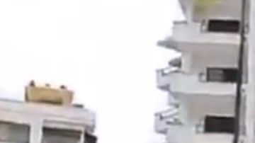 Algunos turistas no respetan la contingencia en las playas mexicanas.