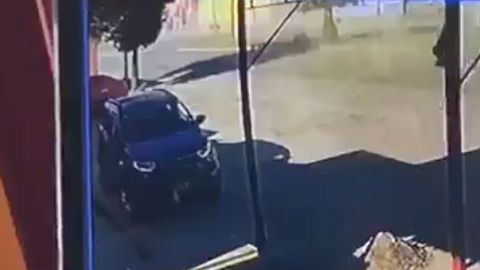 VIDEO: Tropa del Infierno del Cártel del Noreste ataca a policías y luego huyen