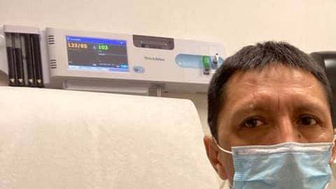 El activista ecuatoriano, Walter Sinche se está recuperando del COVID-19- (Foto: Cortesía)