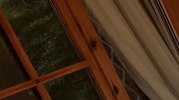 Un refugio-coche usando la mesa es uno de los tantos retos divertidos de esta propuesta.