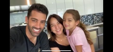 Toni Costa junto su hija Alaïa y Adamari López.