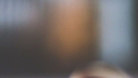Un maquillaje sutil y un recogido sencillo serán suficientes para lucir bien.